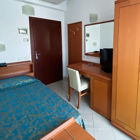 Hotel Gabbiano Riccione Zimmer foto