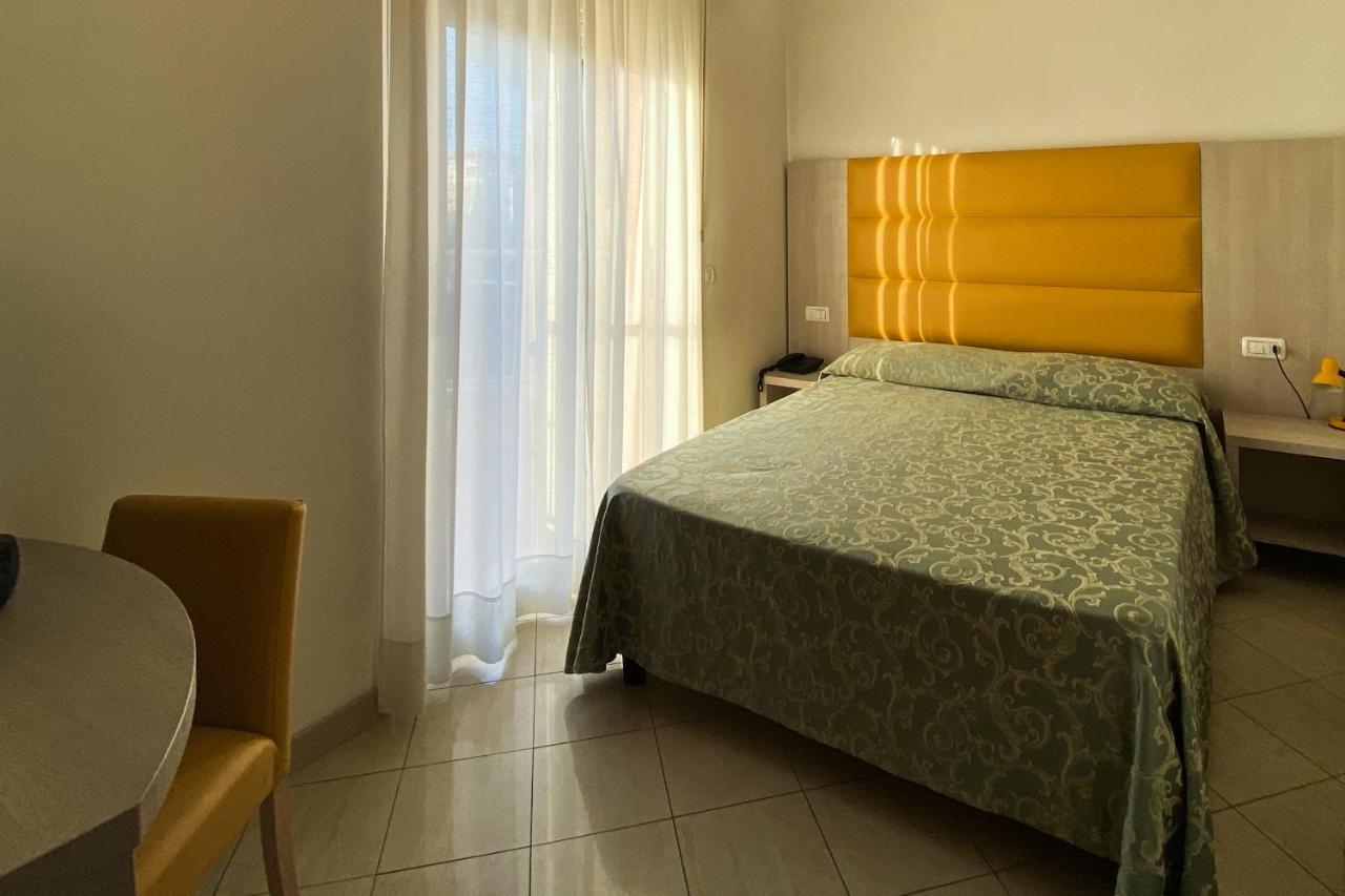 Hotel Gabbiano Riccione Exterior foto