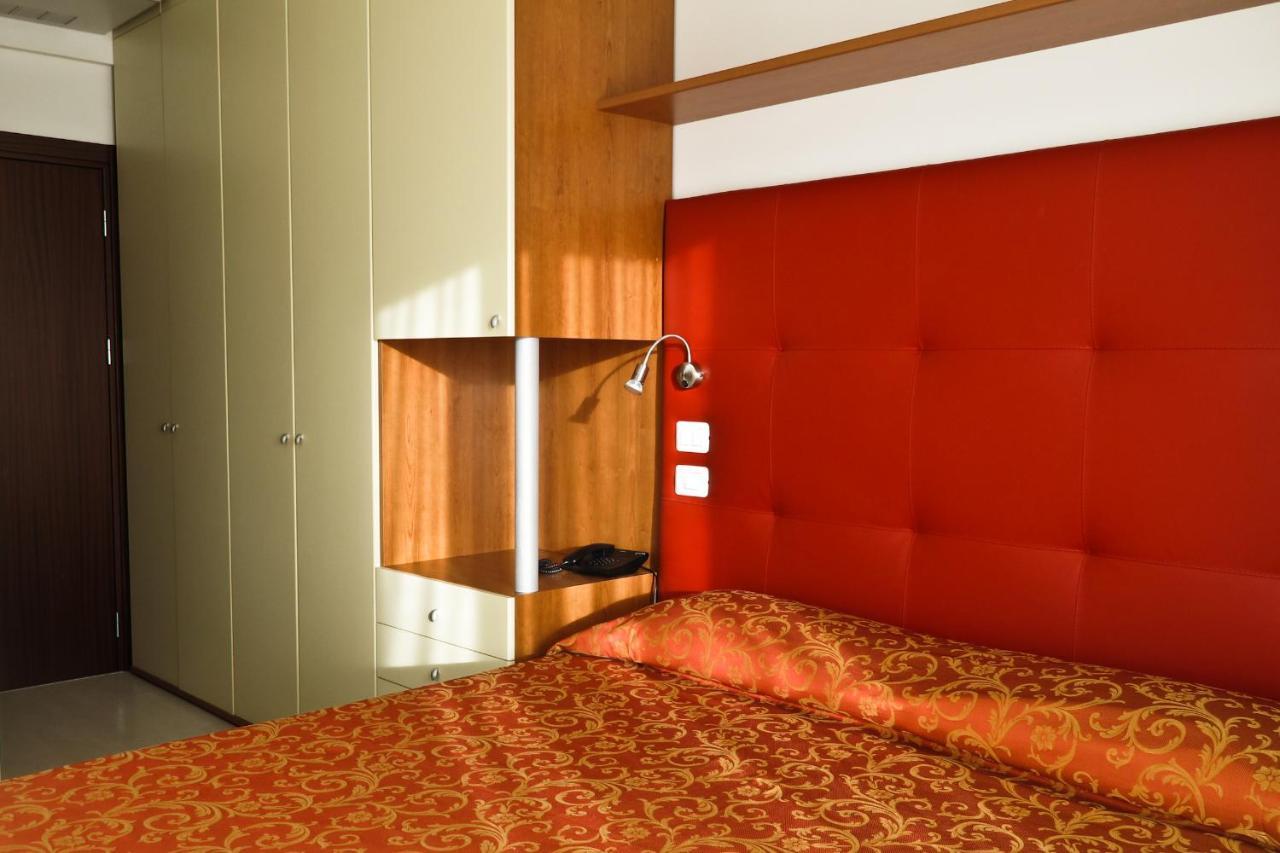 Hotel Gabbiano Riccione Exterior foto