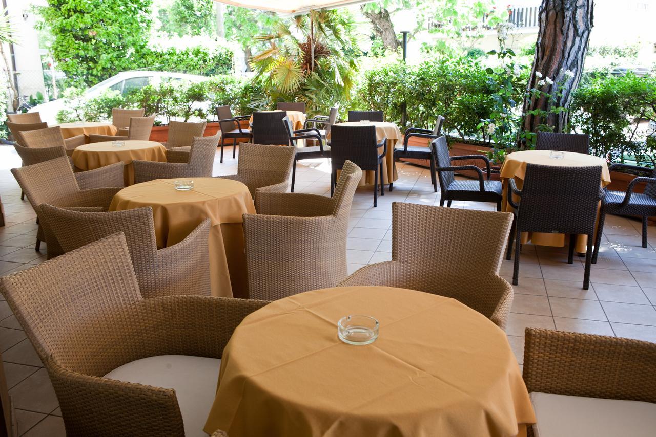 Hotel Gabbiano Riccione Exterior foto