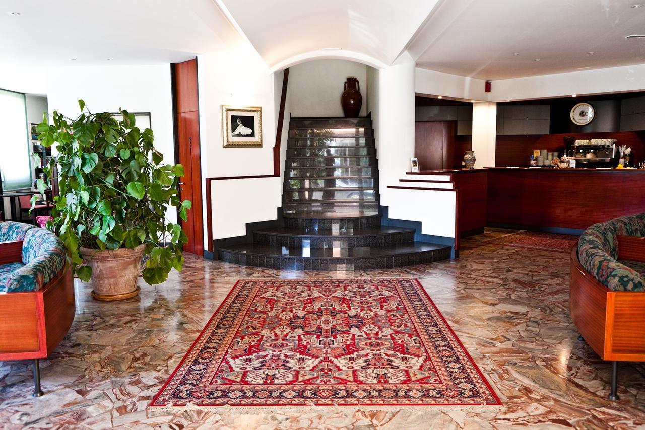 Hotel Gabbiano Riccione Exterior foto